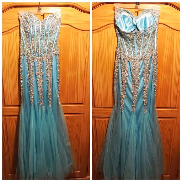 Dresses & Skirts - Formal Dress